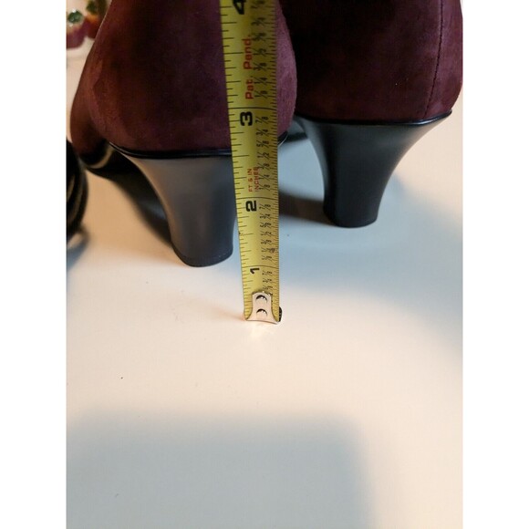 Sofft Heels Women's 9 Burgundy Suede Ruffled Round Toe Slip On Pump Academia - Picture 10 of 10